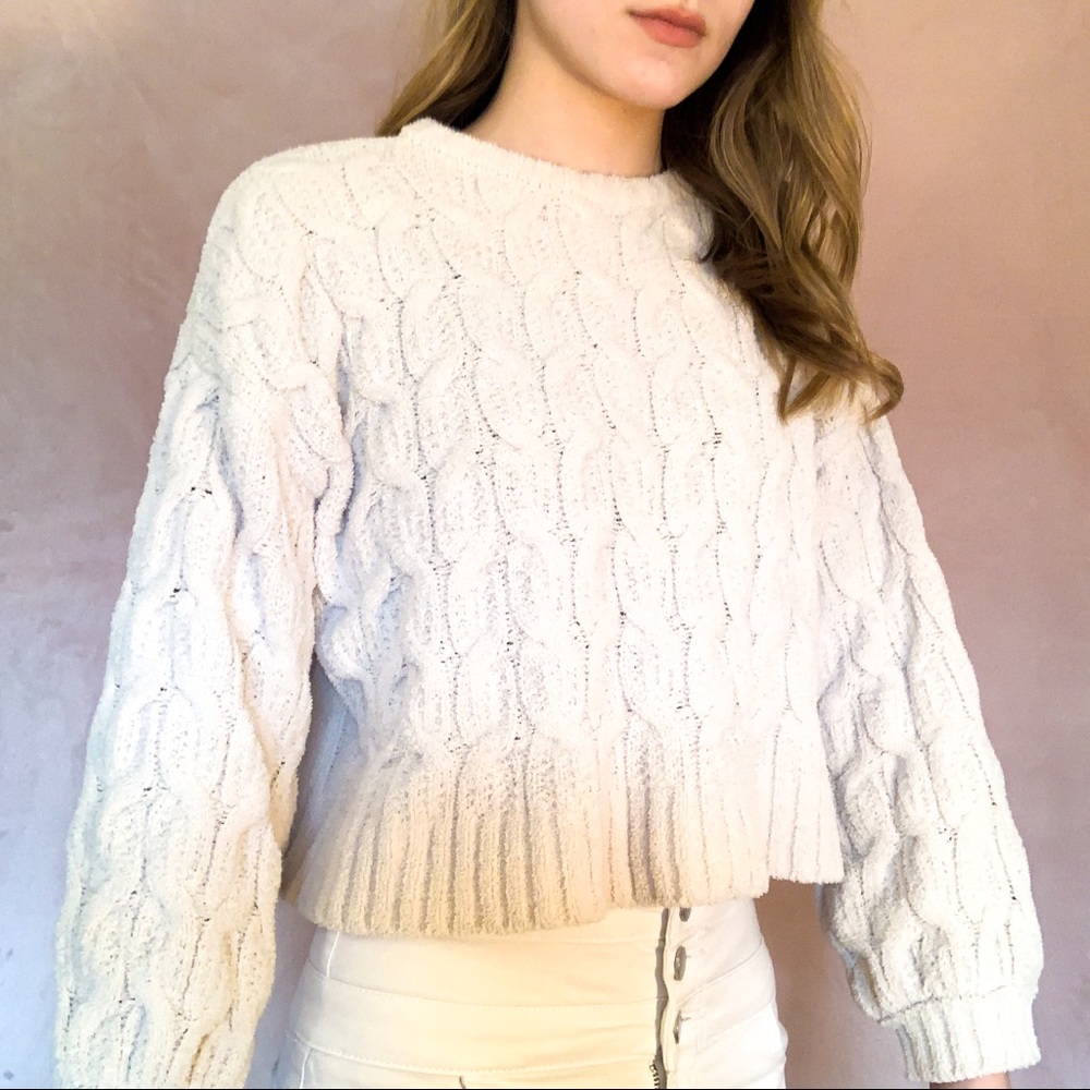 CREAM SWEATER